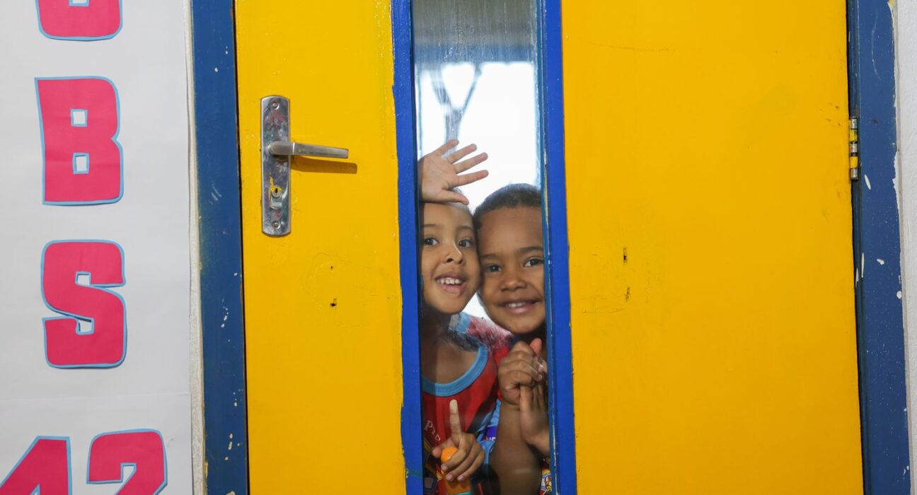 vacinacao-nas-escolas:-criancas-sao-imunizadas-e-atualizam-caderneta