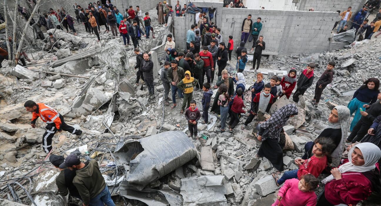 ataques-aereos-israelenses-matam-10-em-escola-com-desabrigados