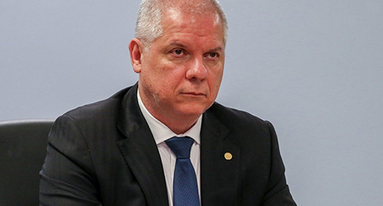 lula-determina-demissao-do-presidente-do-inss