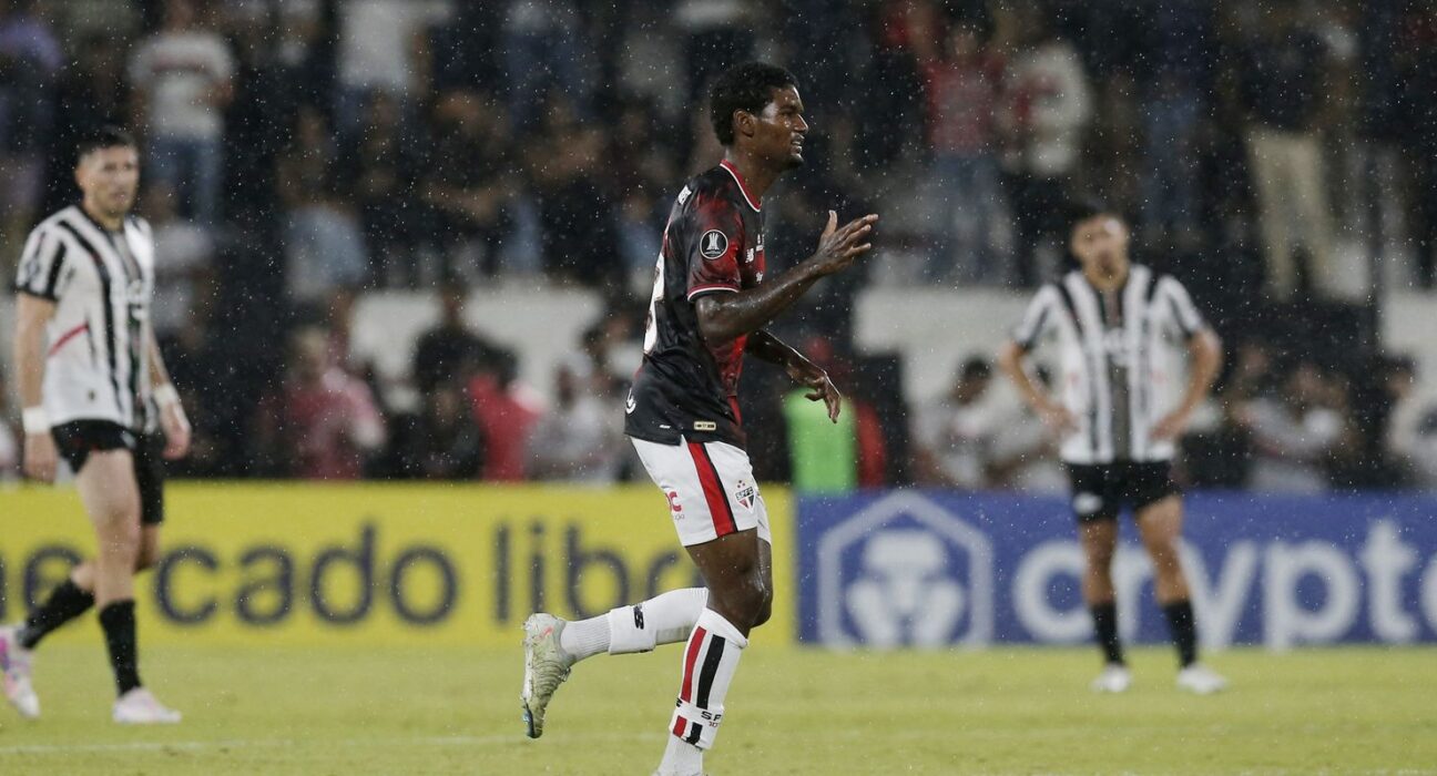 libertadores:-sao-paulo-supera-libertad-e-assume-lideranca-do-grupo-d