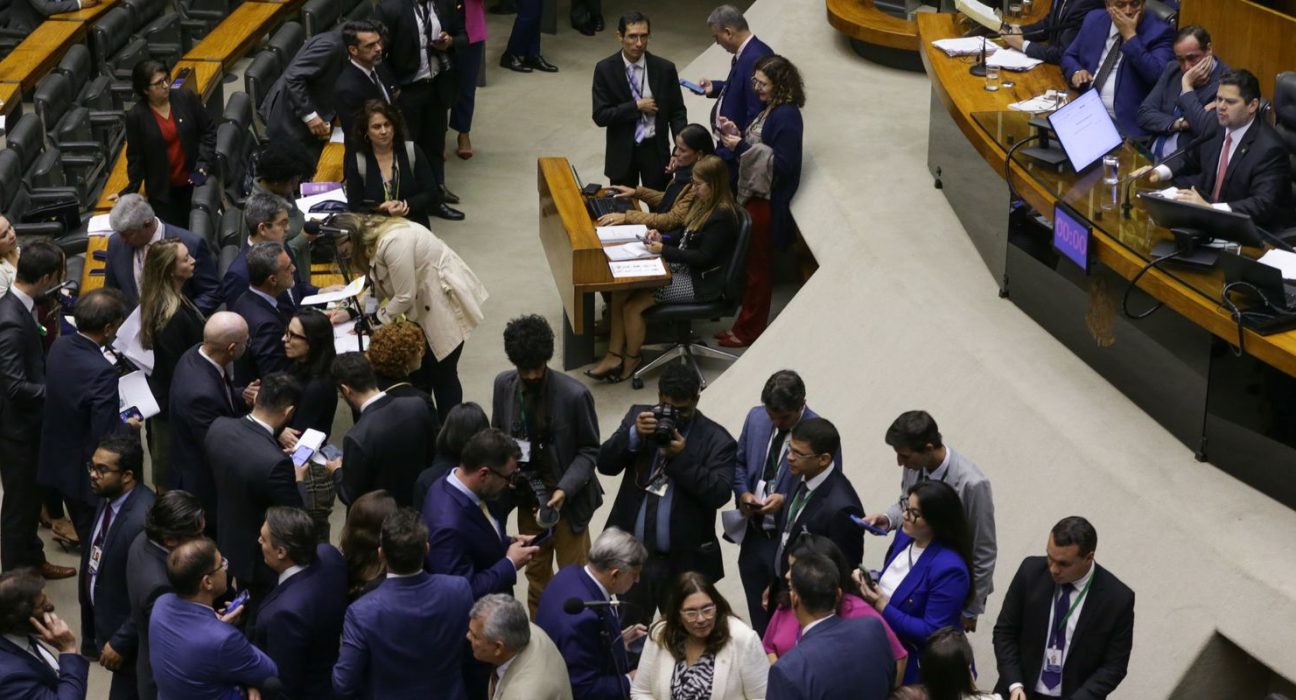 congresso-aprova-usar-emendas-para-salarios-de-profissionais-da-saude