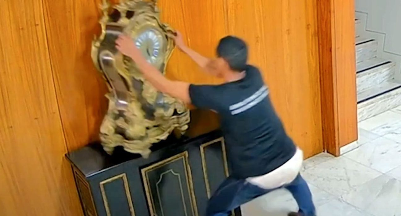 justica-solta-homem-que-quebrou-relogio-historico-em-atos-golpistas