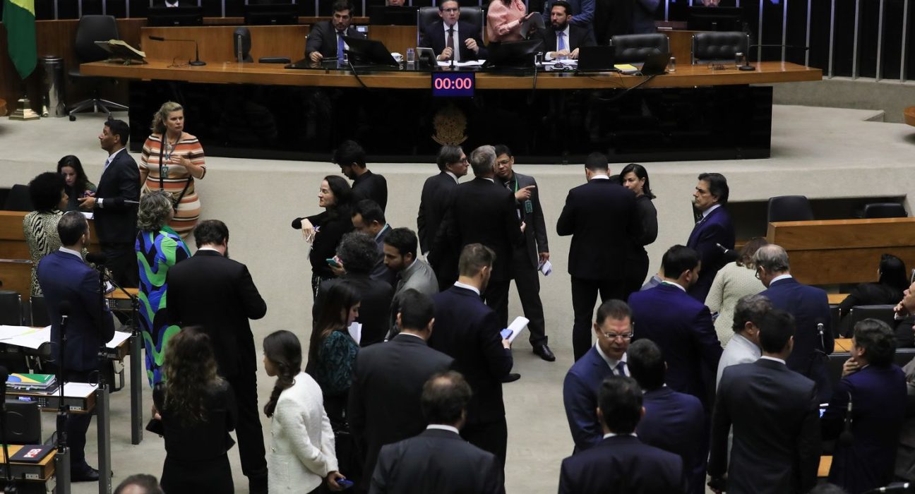 governo-ainda-avalia-se-vai-ao-supremo-por-iof,-diz-agu