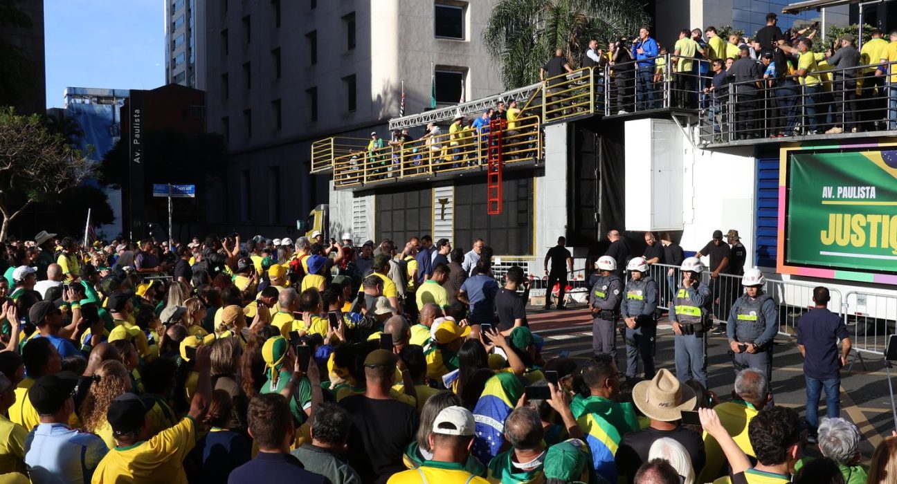 ato-em-sp-reune-apoiadores-de-bolsonaro-contra-julgamento-no-stf