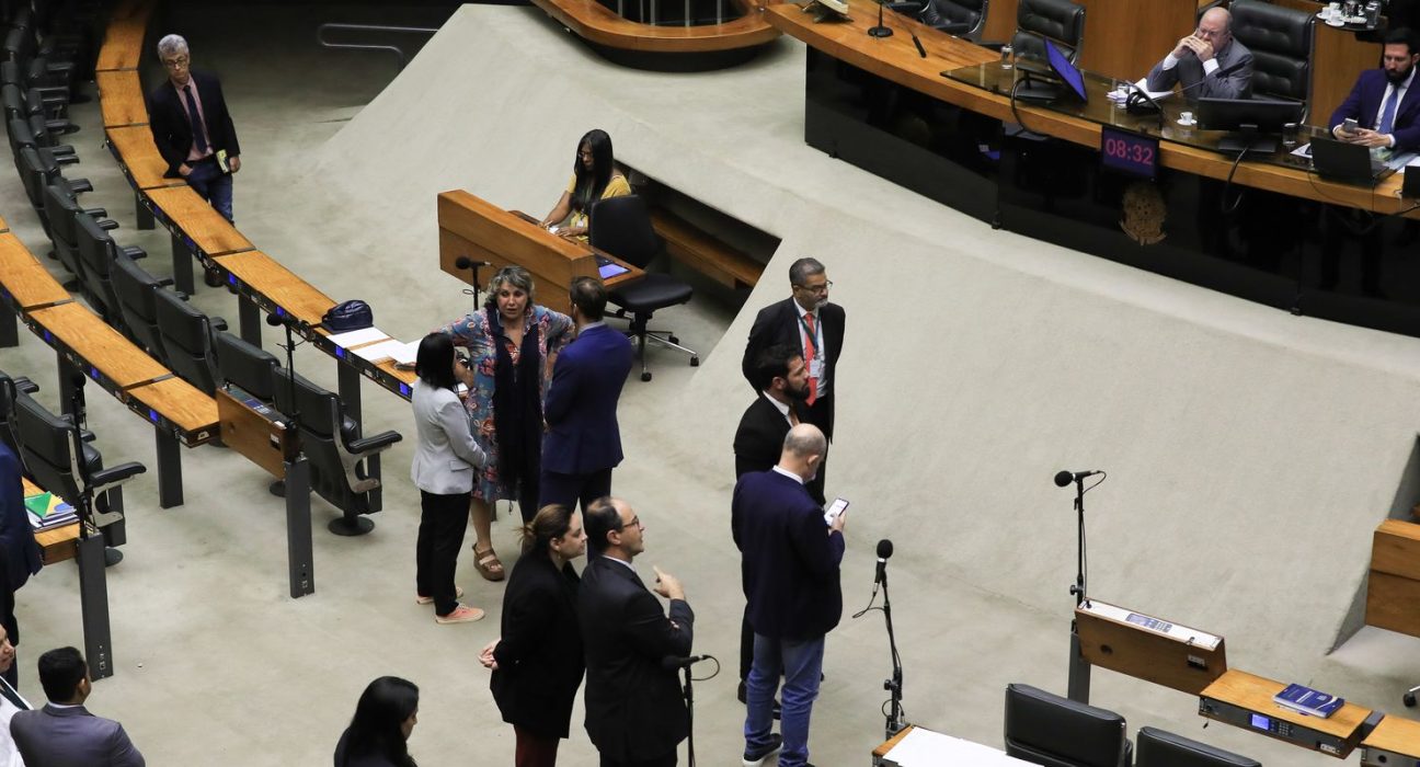 camara-vota-urgencia-de-projeto-que-reduz-beneficios-fiscais-federais
