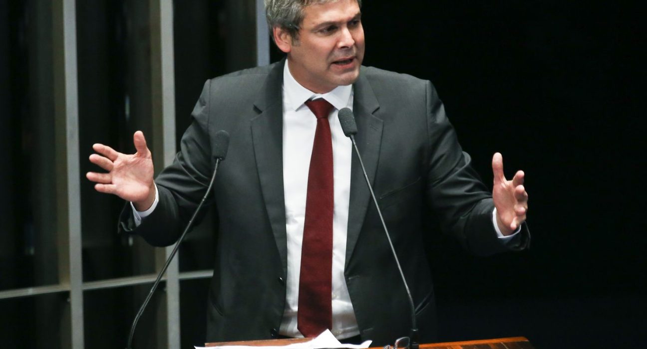 lider-do-pt-na-camara-diz-que-tarifas-de-trump-sao-ataque-a-democracia