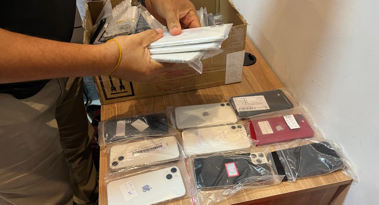 operacao-contra-pirataria-e-crimes-contra-o-consumidor-apreende-mais-de-200-celulares,-arma-de-fogo-e-roupas-falsificadas-em-salvador