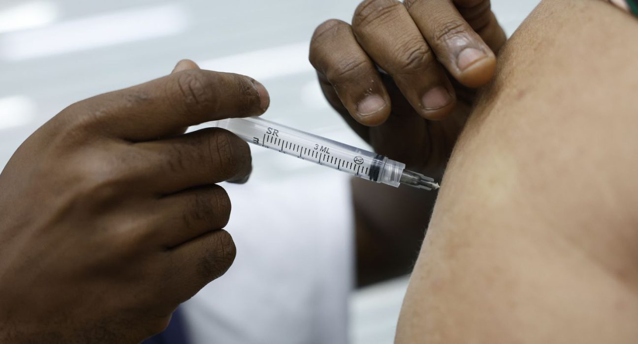 casos-de-sindrome-respiratoria-aguda-grave-caem-no-pais,-diz-fiocruz