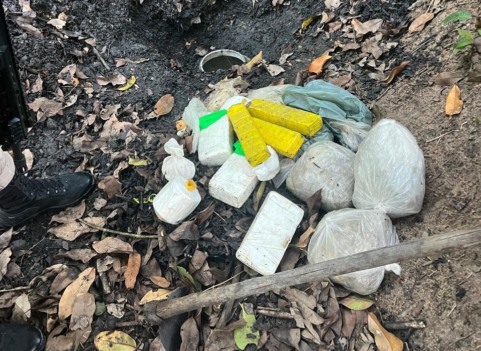 operacao-navalha-mira-nucleo-de-grupo-criminoso-e-apreende-mais-de-26-kg-de-drogas-em-eunapolis