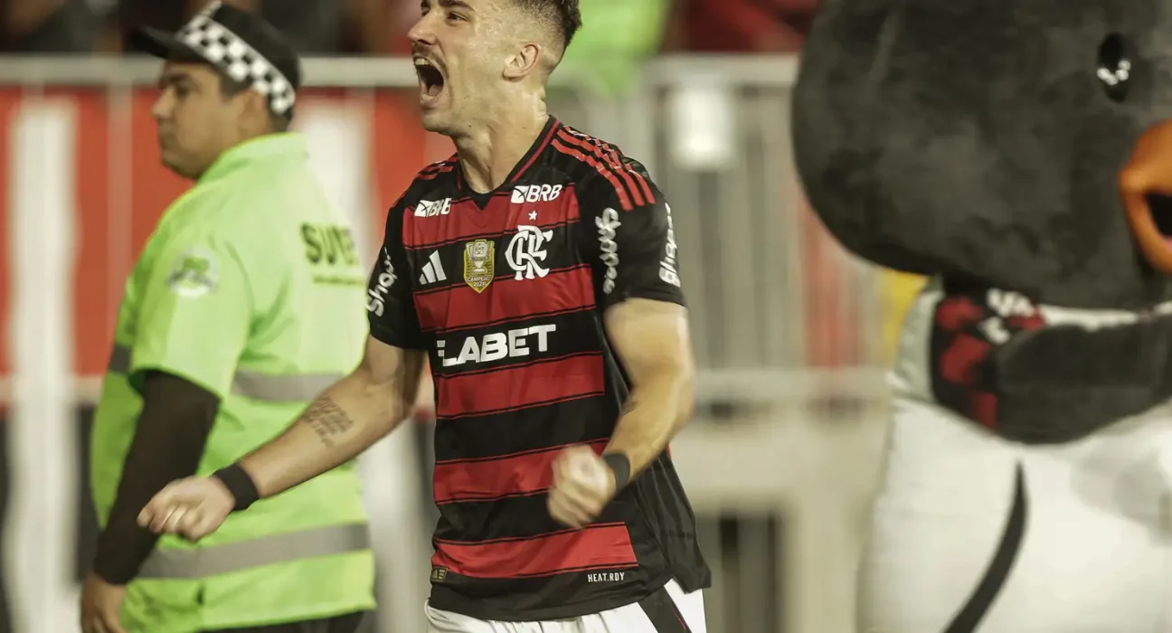 flamengo-vence-o-galo-e-e-o-novo-lider-do-campeonato-brasileiro