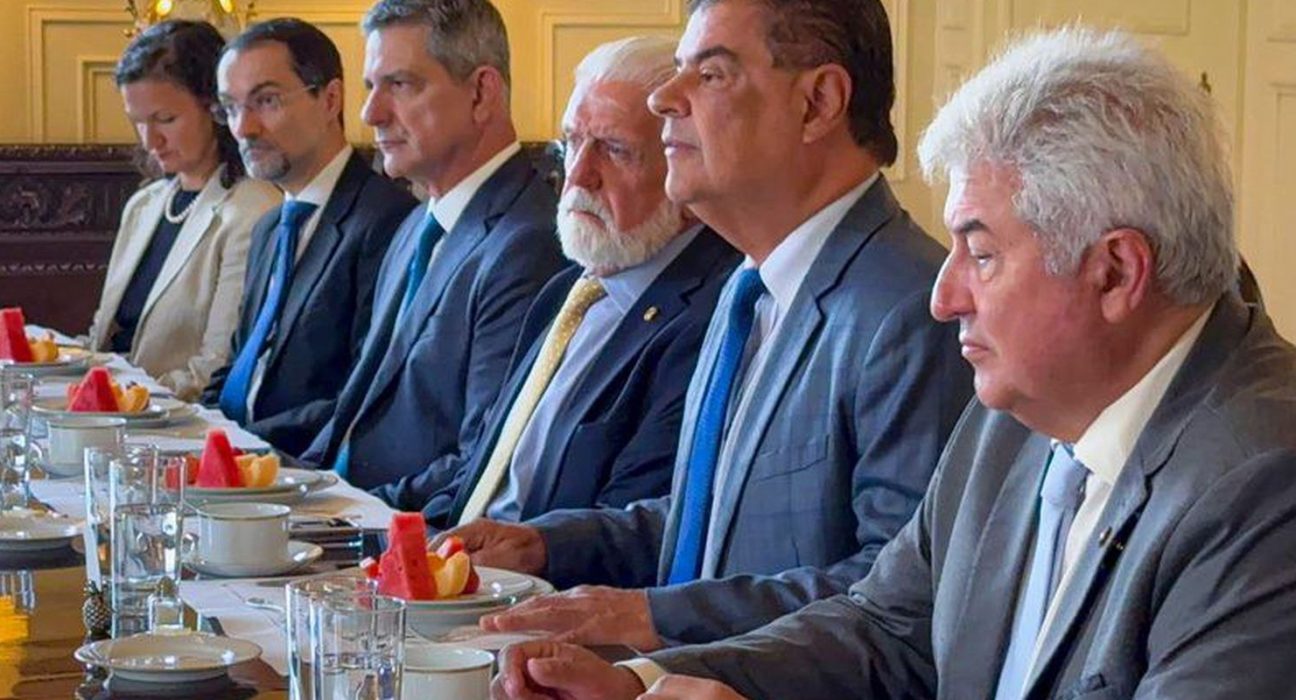 senadores-brasileiros-buscam-dialogo-sobre-tarifas-impostas-por-trump