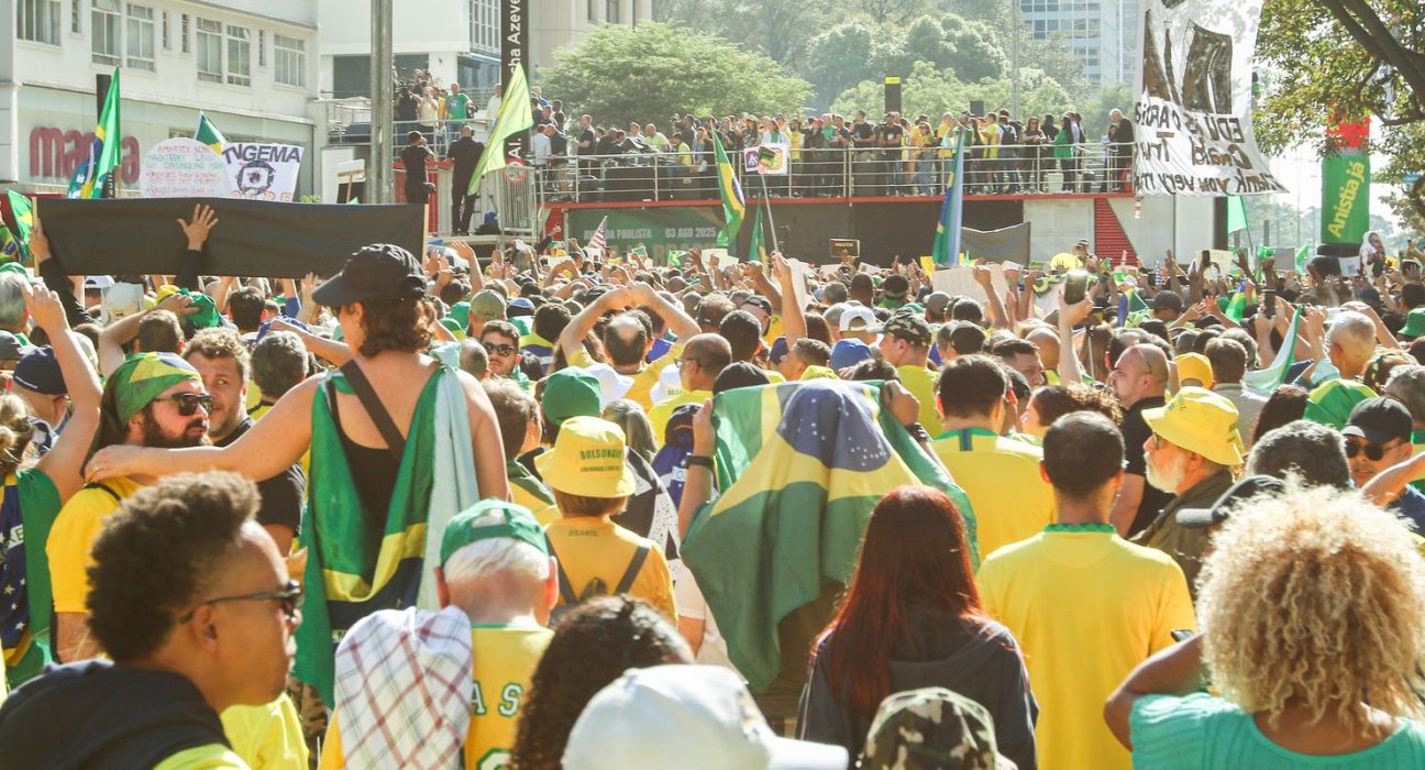 ato-em-sao-paulo-pede-anistia-a-bolsonaro-e-exalta-trump