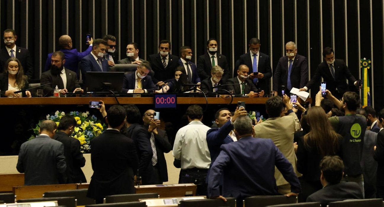 alcolumbre-e-motta-pedem-dialogo-e-respeito-apos-ocupacao-de-plenarios