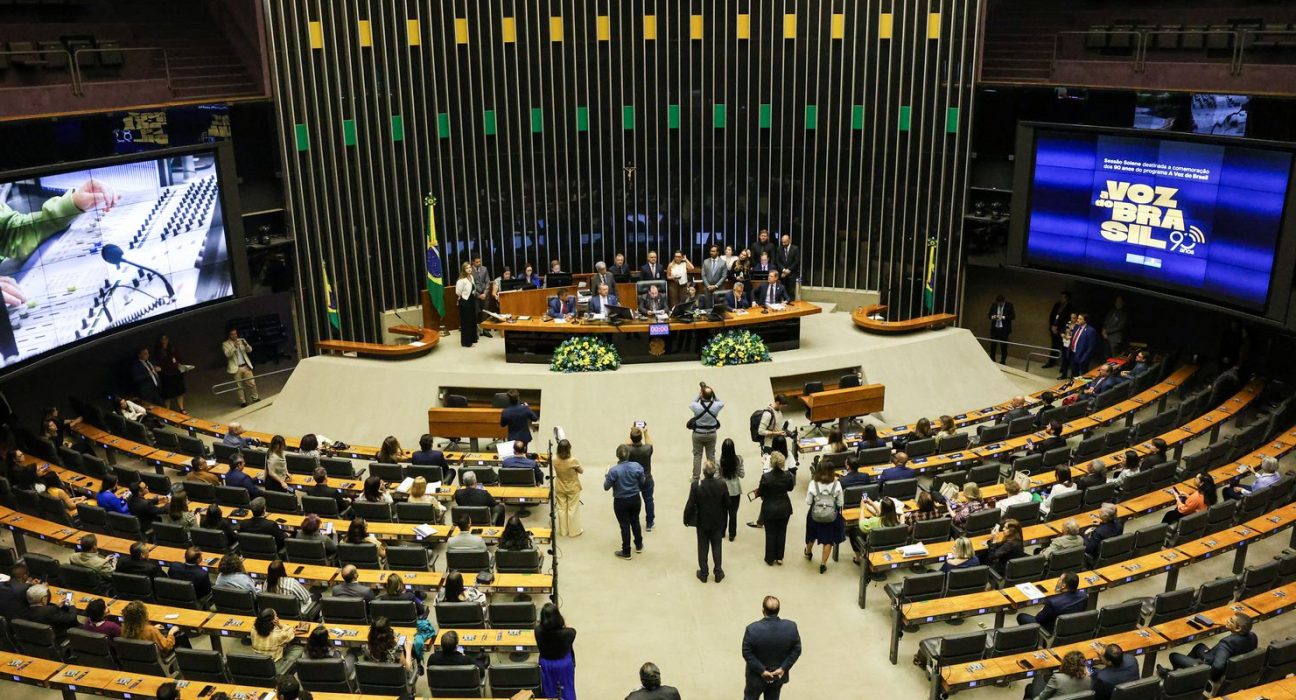 congresso-nacional-homenageia-os-90-anos-da-voz-do-brasil