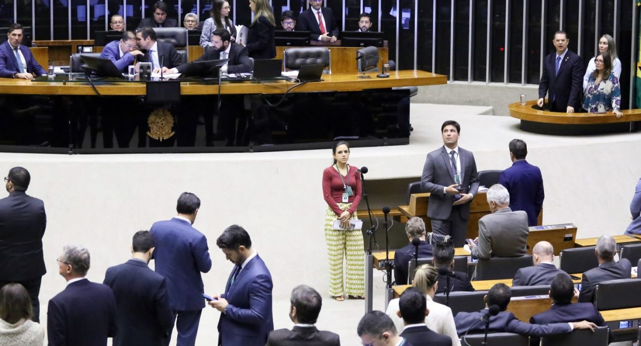 camara-aprova-bonus-para-servidor-do-inss-por-revisao-de-beneficios