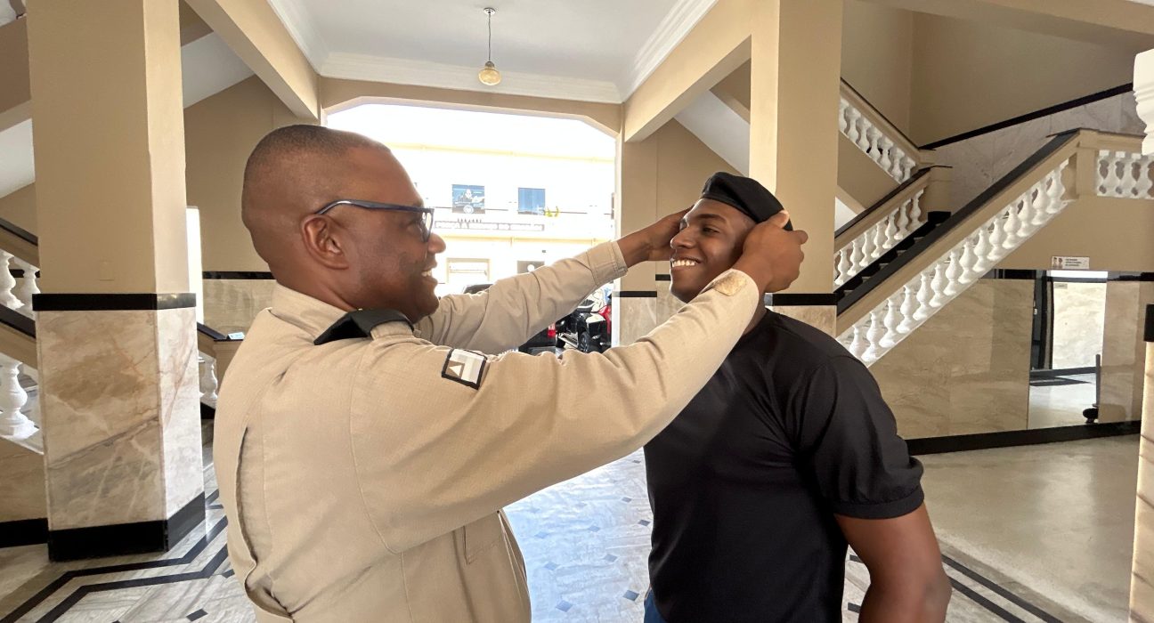 passos-de-orgulho:-jovem-se-inspira-no-pai-e-entra-para-a-policia-militar-da-bahia