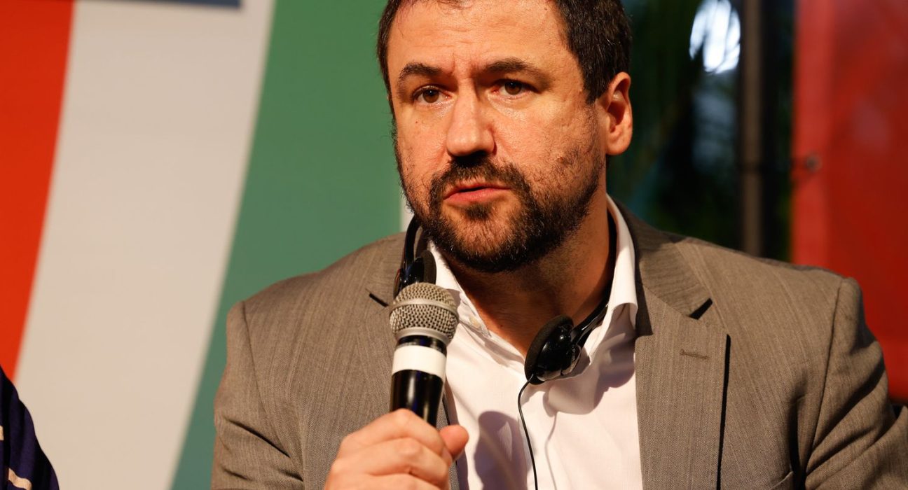 pl-da-adultizacao-amplia-responsabilidade-de-big-techs,-diz-secretario