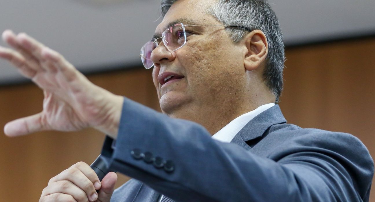 dino-da-10-dias-para-motta-explicar-tramite-do-pl-sobre-adultizacao