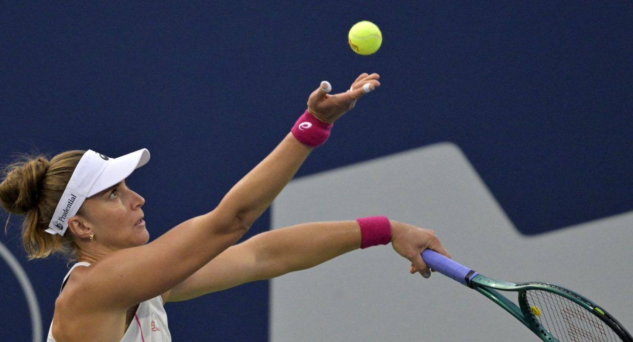 bia-haddad-sofre,-mas-vence-britanica-kartal-em-estreia-no-us-open