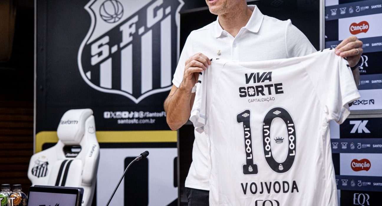 vojvoda-e-apresentado-oficialmente-como-novo-tecnico-do-santos