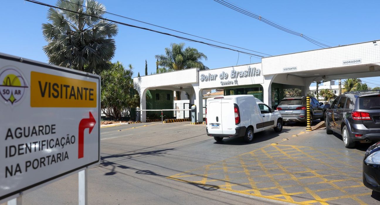 moraes-manda-vistoriar-carros-e-area-externa-da-casa-de-bolsonaro