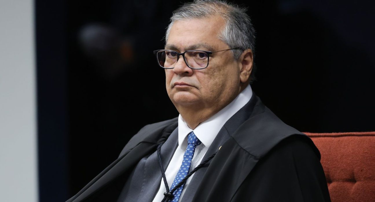 pf-indicia-mulher-que-tentou-agredir-flavio-dino-durante-voo
