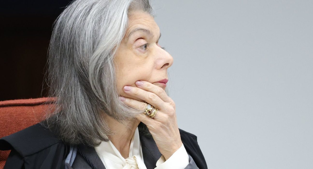 carmen-lucia-rebate-advogado-de-ramagem-e-defende-urnas-eletronicas