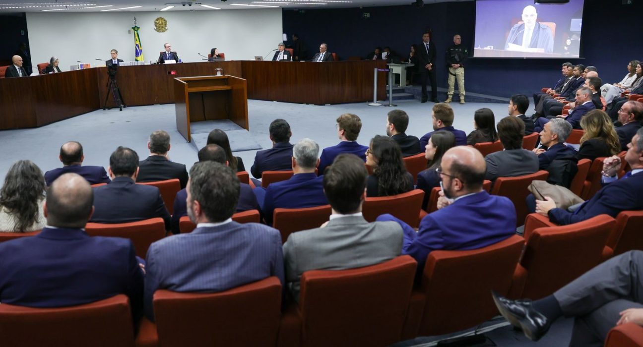 stf-retoma-julgamento-de-bolsonaro-apos-pausa;-defesas-serao-ouvidas