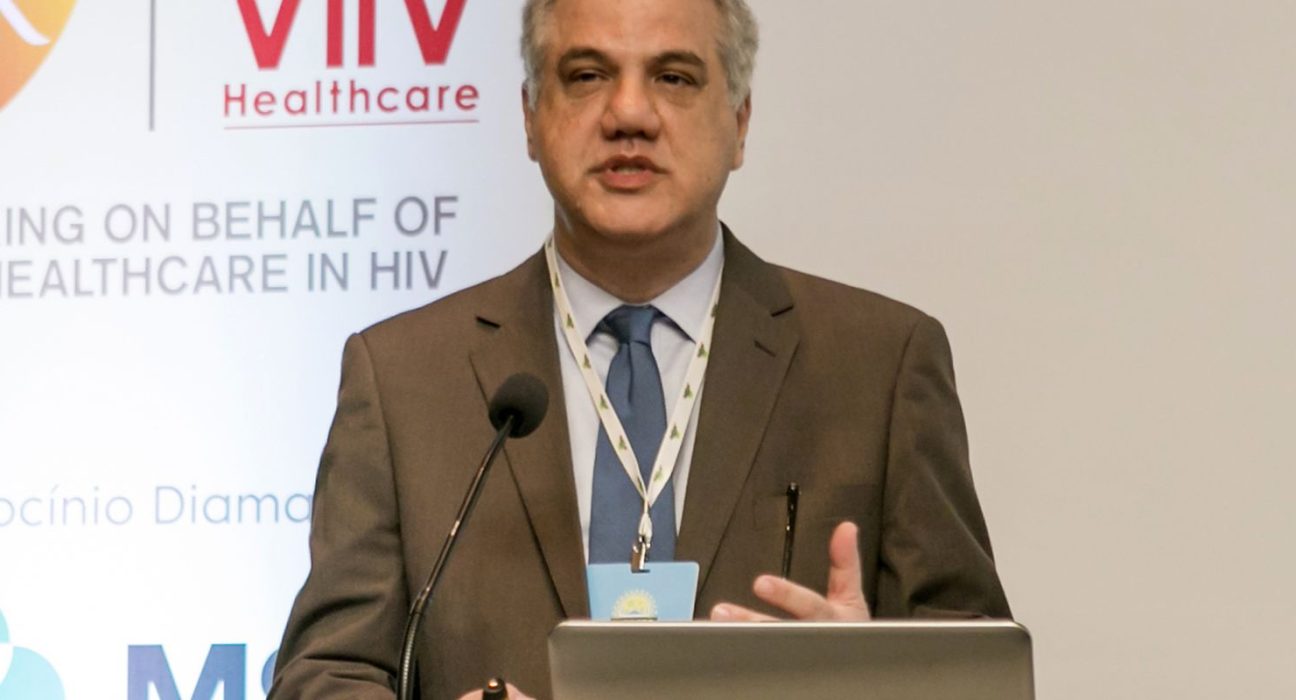 covid-19-nao-desapareceu-e-casos-continuam-ocorrendo,-alerta-medico
