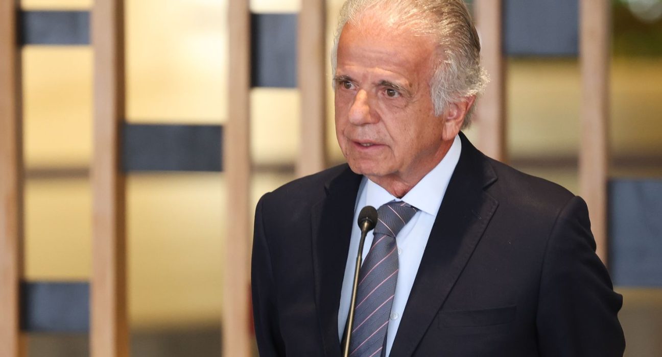 crise-entre-venezuela-e-eua-preocupa,-diz-ministro-da-defesa-do-brasil