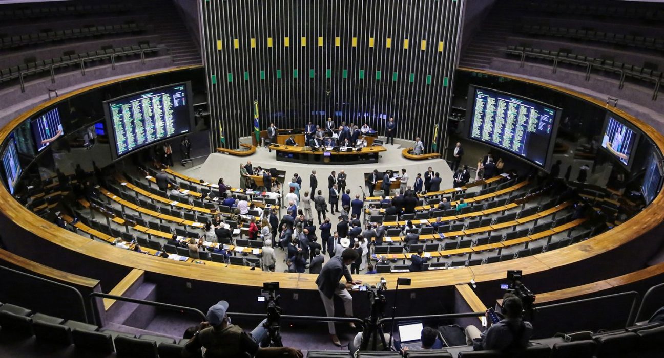 pl-que-isenta-ir-ate-r$-5-mil-sera-votado-na-quarta,-1o-de-outubro