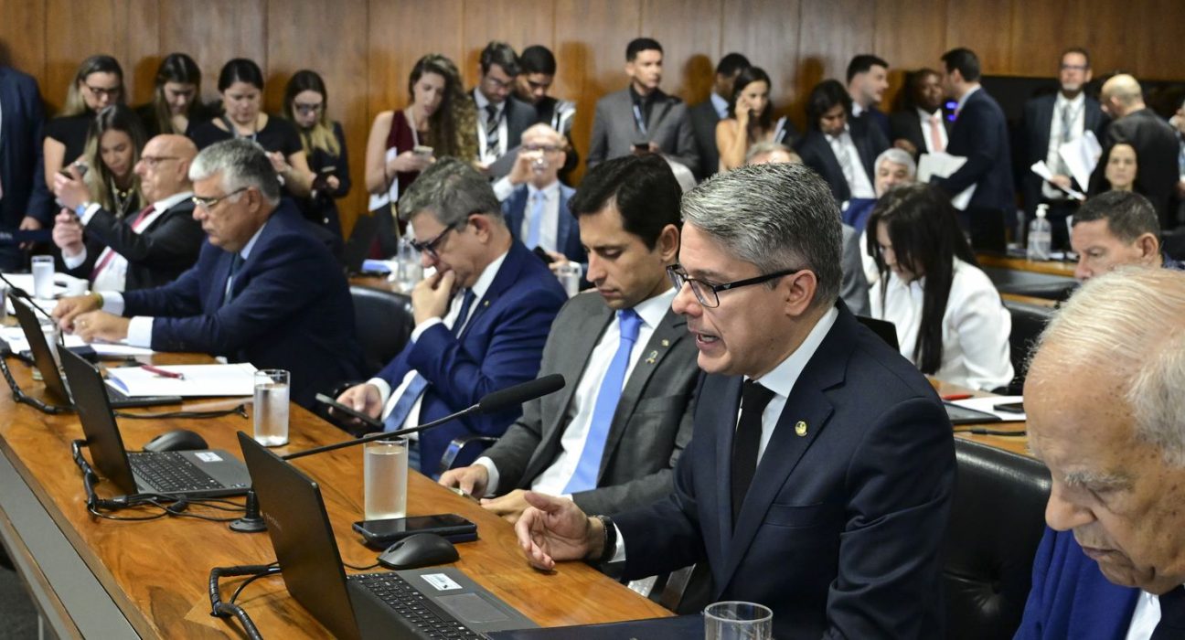 ccj-do-senado-rejeita-pec-da-blindagem-por-unanimidade
