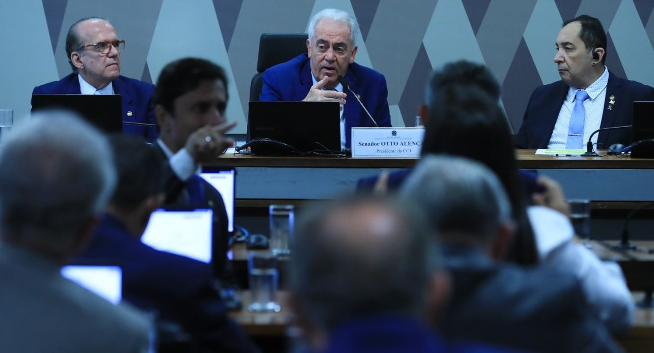 pec-da-blindagem-abre-portas-do-congresso-ao-crime,-diz-relator