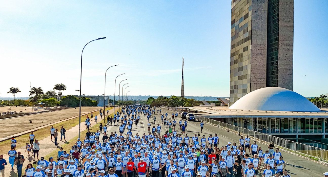“brasil-sera-soberano-pela-educacao”,-diz-lula-na-corrida-mec-95-anos