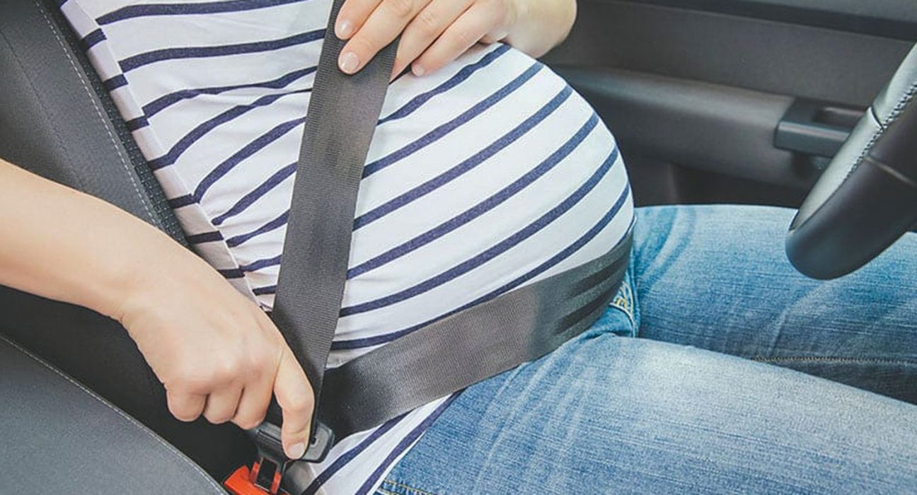 medicos-alertam-para-cuidados-no-volante-durante-gestacao-e-puerperio