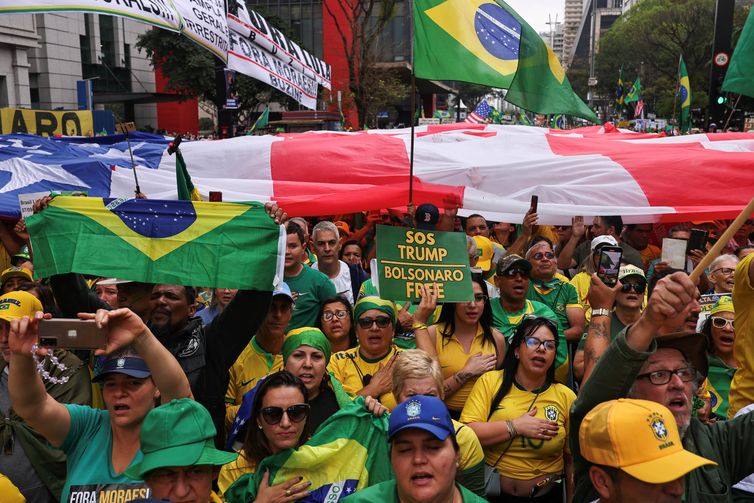 REUTERS/Amanda Perobelli/Proibida reprodução Supporters of former Brazilian President Jair Bolsonaro attend a demonstration on the Brazilian Independence Day, amid the final phase of Bolsonaro's trial, in which he is accused of plotting a coup after his electoral defeat, at Paulista Avenue in Sao Paulo, Brazil September 7, 2025. REUTERS/Amanda Perobelli