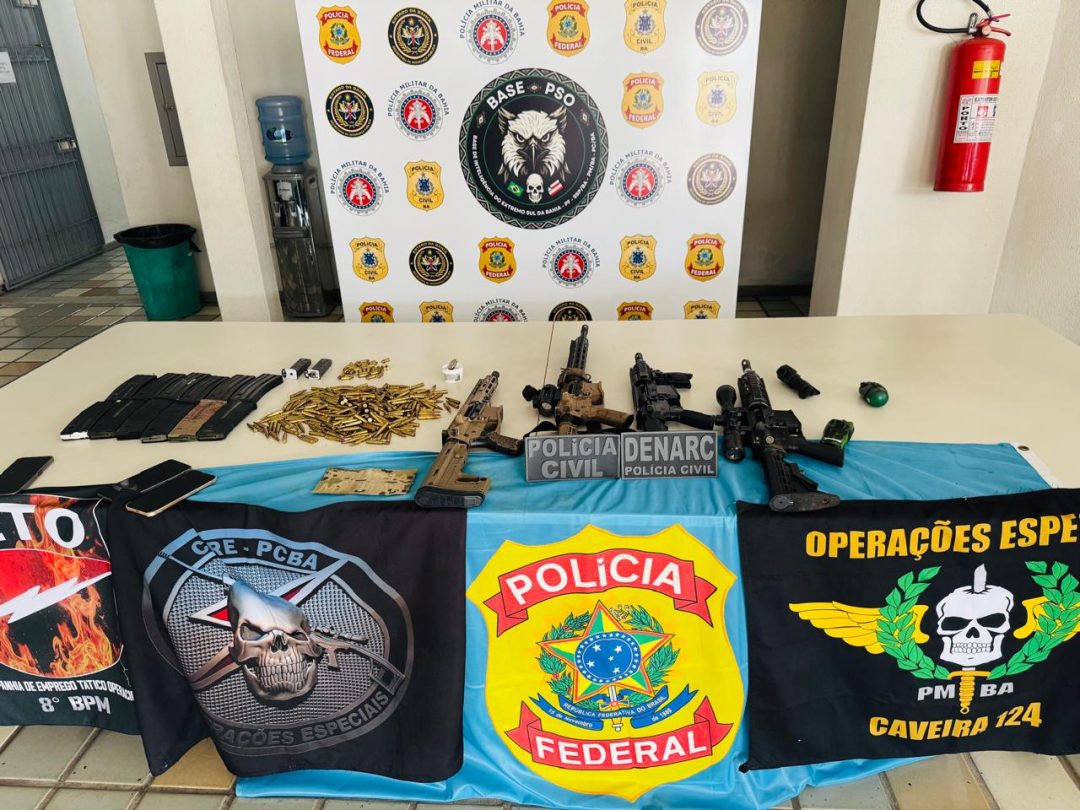 Materiais apreendidos são exibidos