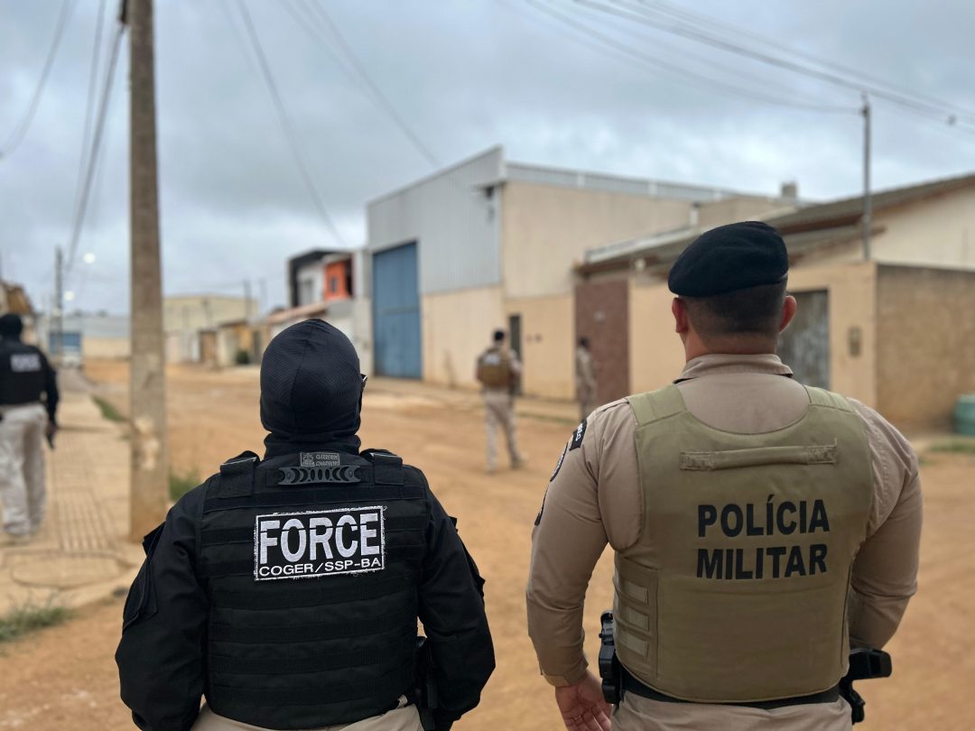 SSP e PM cumprem mandados de busca e apreensão contra policial acusado de tráfico de armas 