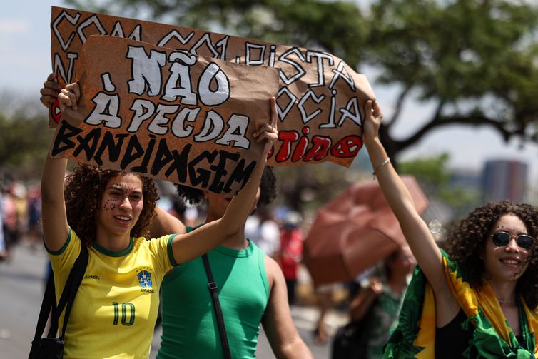Brasília (DF), 21/09/2025 -Organizações e movimentos sociais realizam atos contra o projeto de Anista aos golpistas de 8/1 e a PEC da Blindagem, que busca dar ao congresso a prerrogativa de autorizar abertura de processos contra parlamentares.  Foto: Marcelo Camargo/Agência Brasil