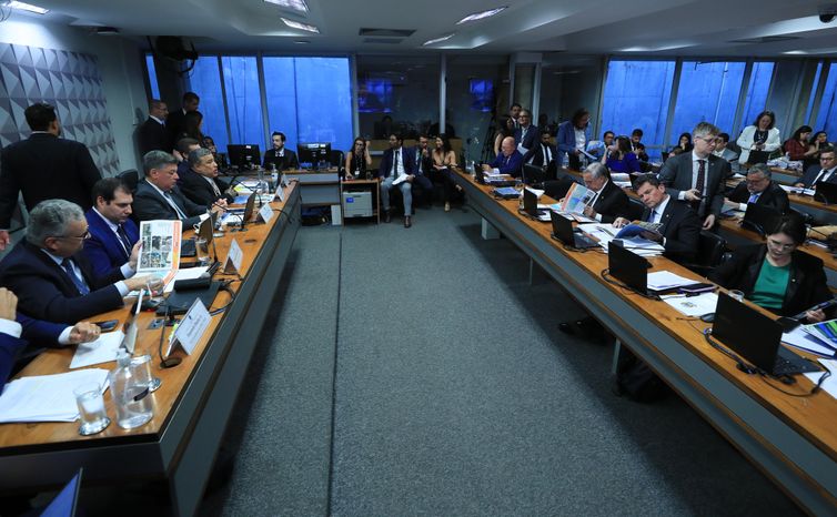 Brasília - 29/09/2025 - Reunião da Comissão Parlamentar Mista de Inquérito (CPMI) do INSS para tomar depoimentos do Carlos Roberto Ferreira Lopes, presidente da Confederação Nacional dos Agricultores Familiares e Empreendedores Familiares Rurais (Conafer). Foto: Lula Marques/ Agência Brasil.