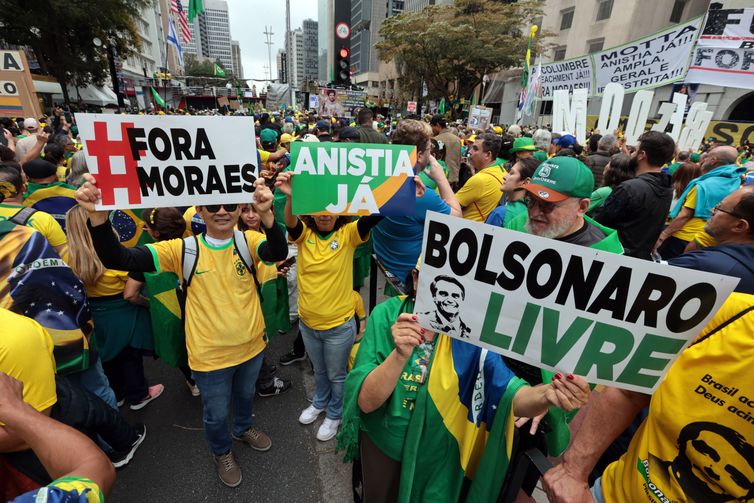 Paulo Pinto/Agência Brasil São Paulo (SP), 07/09/2025 - Pessoas participam do evento Reaja Brasil, na Avenida Paulista. Foto: Paulo Pinto/Agência Brasil