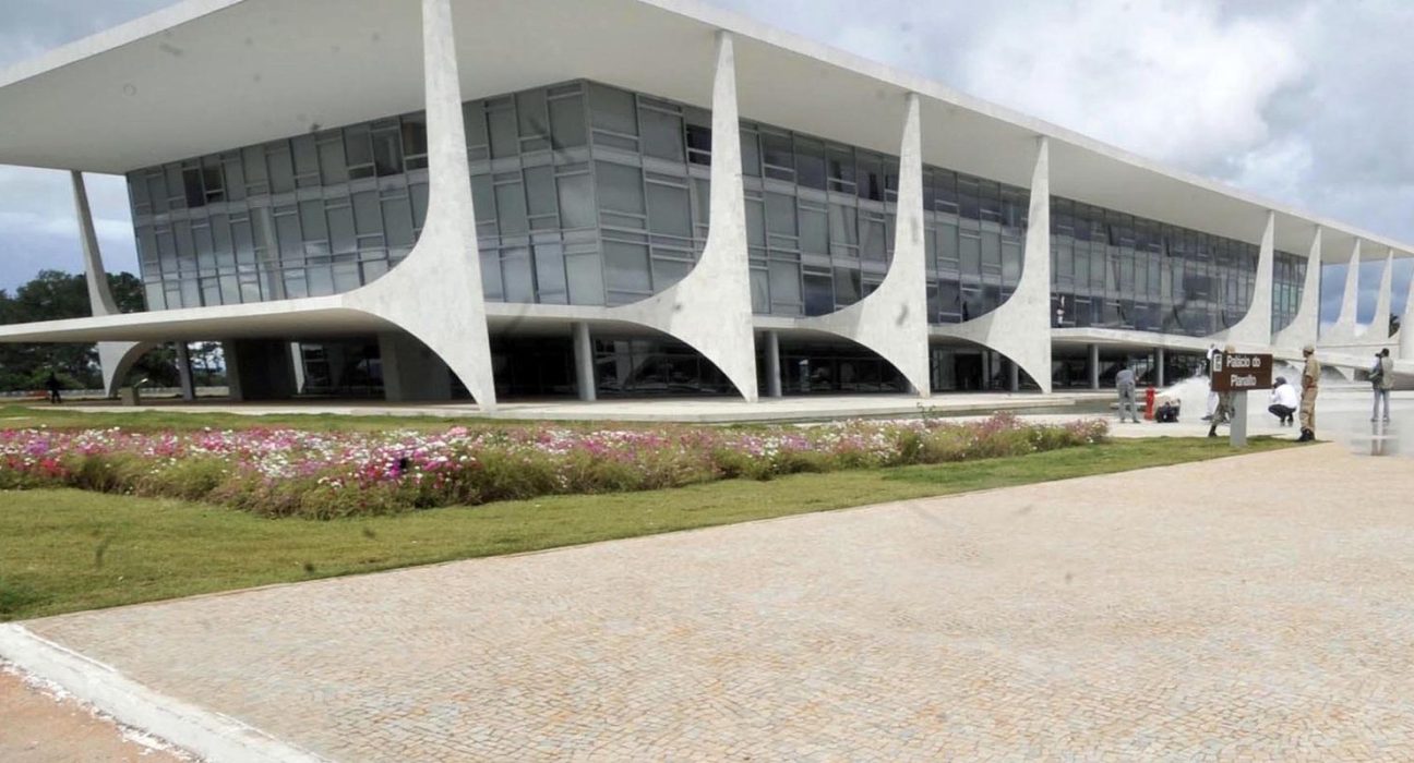 lula-elogia-plebiscito-sobre-taxacao-de-ricos-e-contra-escala-6×1