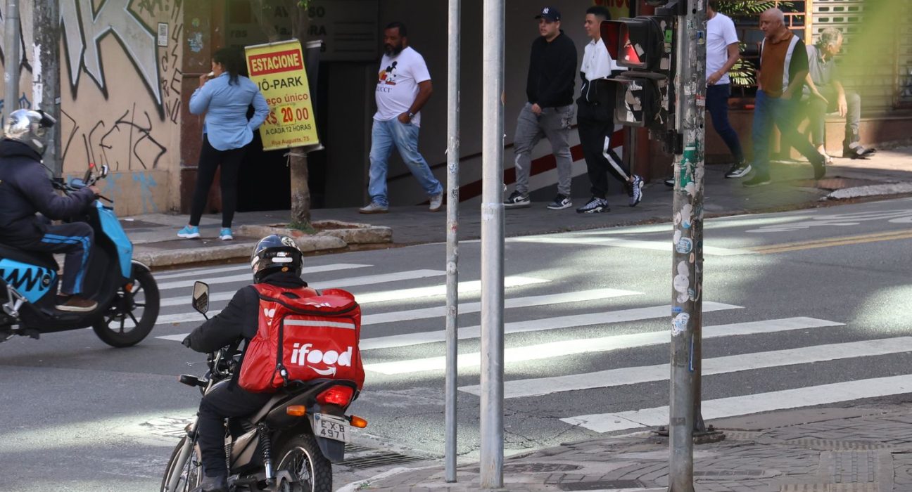 votacao-de-vinculo-entre-motoristas-e-apps-sera-em-30-dias,-diz-fachin
