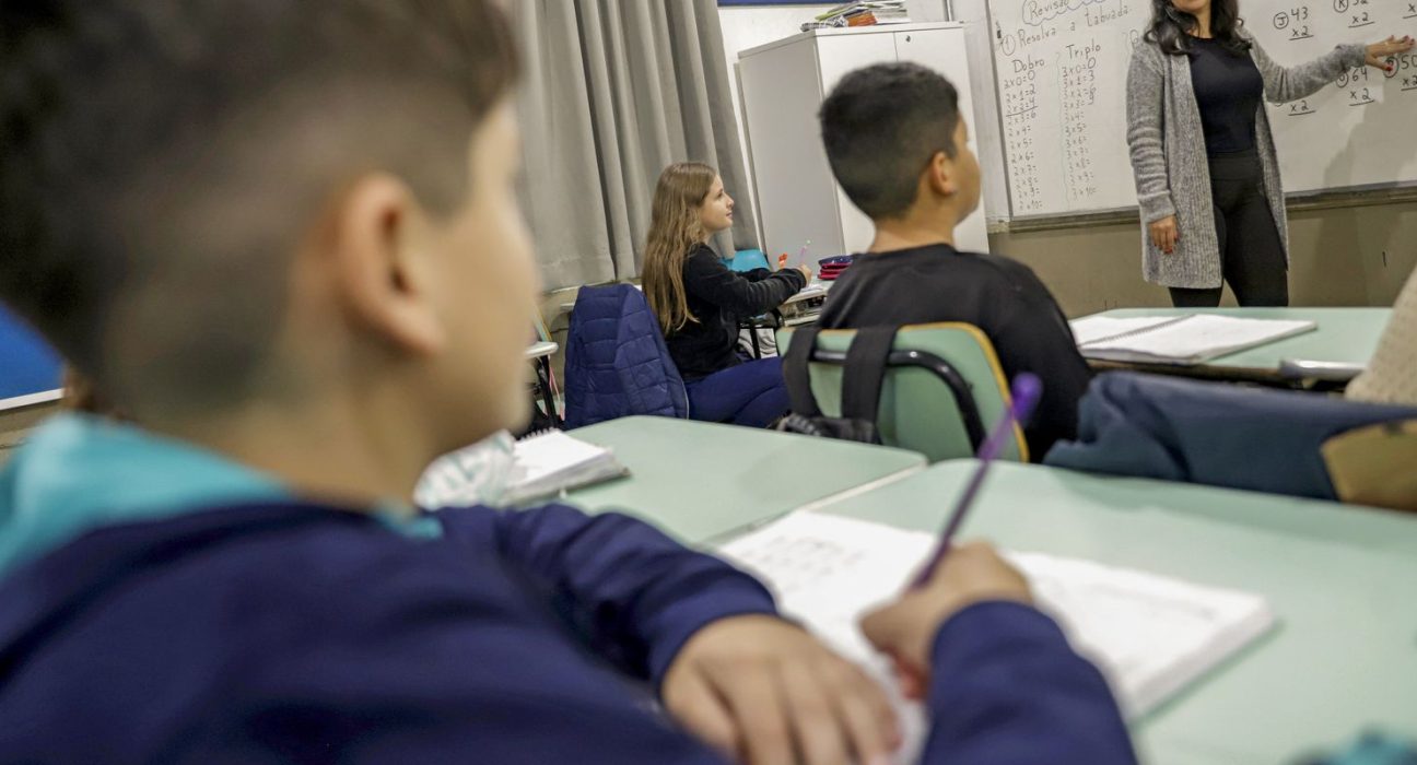 professor-brasileiro-perde-21%-do-tempo-de-aula-para-manter-disciplina