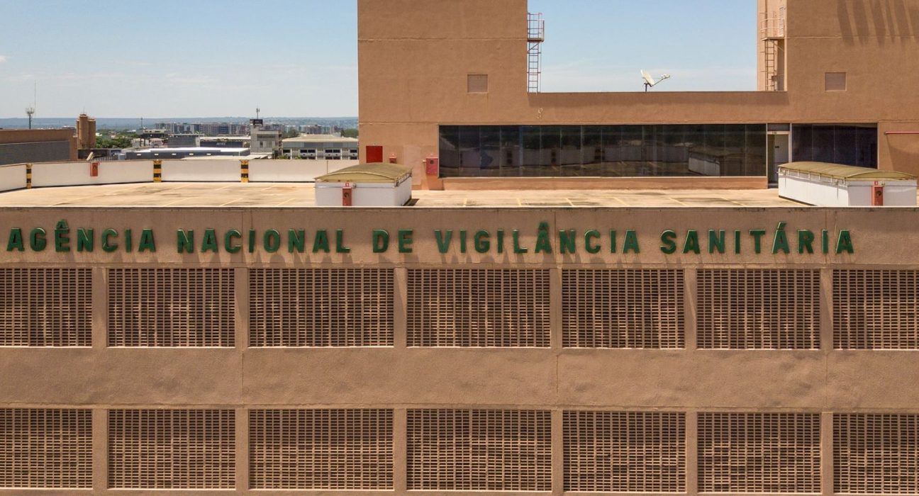 anvisa-proibe-lote-falso-de-cha-e-suplementos-inseguros-para-o-consumo