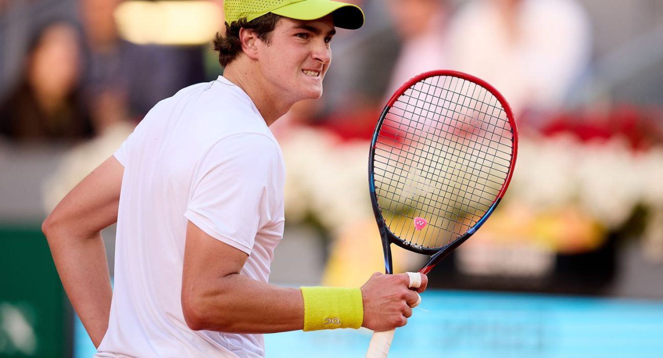 joao-fonseca-vai-a-1a-semi-de-atp-500-apos-abandono-de-rival-no-3o-set