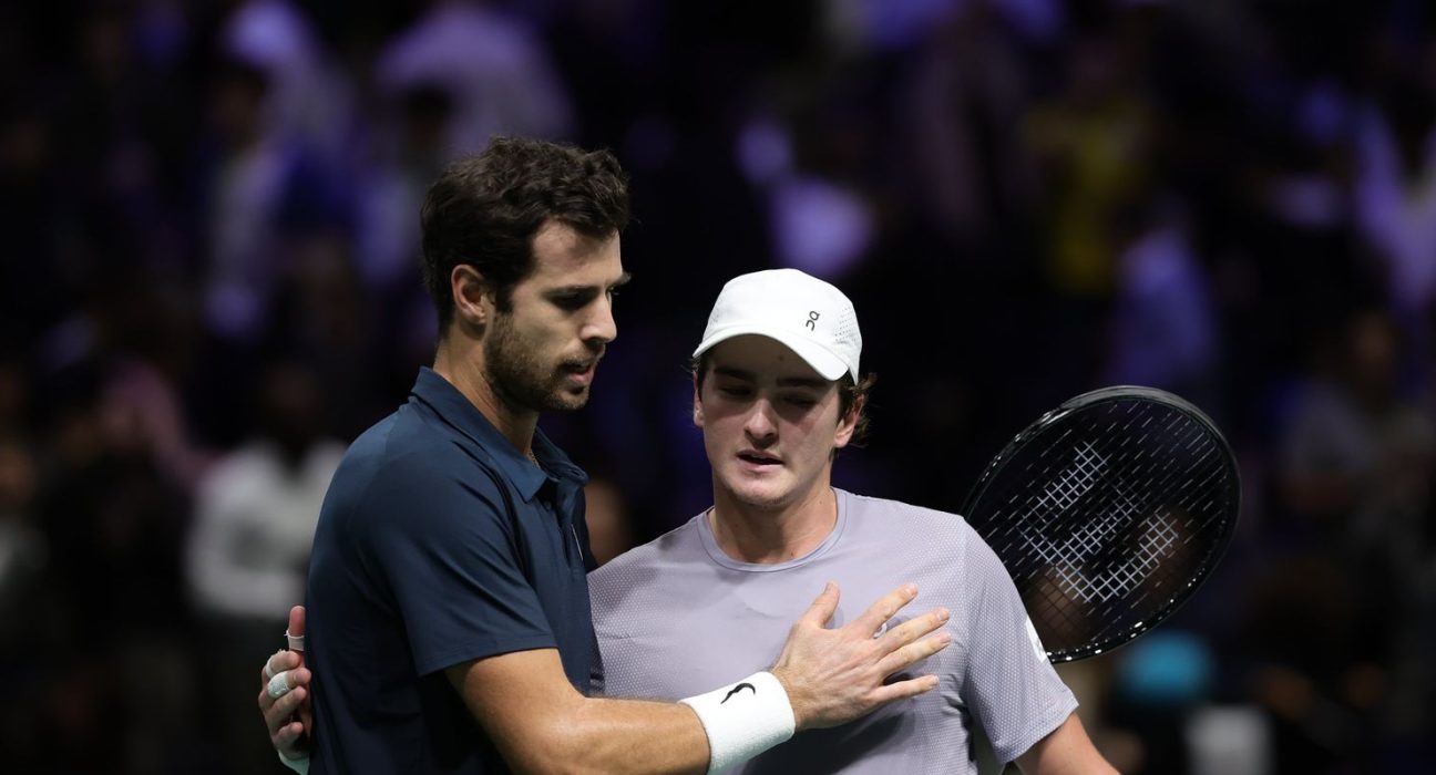 joao-fonseca-batalha-em-quadra,-mas-da-adeus-ao-masters-1000-de-paris
