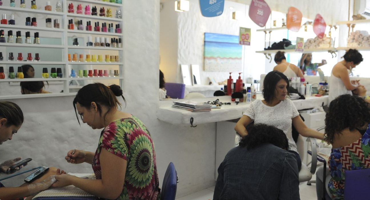anvisa-proibe-duas-substancias-utilizadas-em-unhas-em-gel