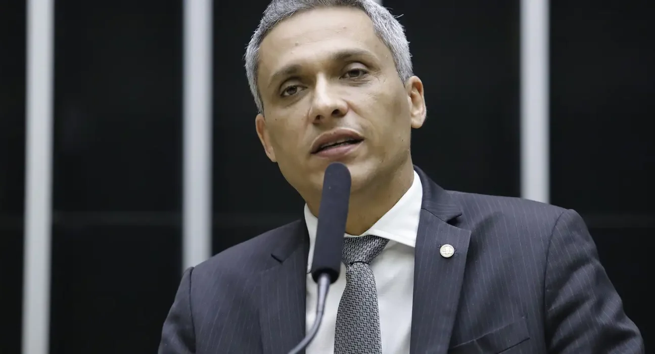 moraes-suspende-acao-penal-contra-deputado-gustavo-gayer