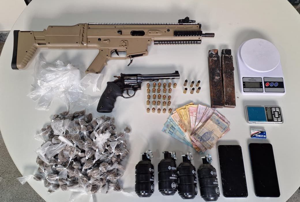 pm-apreende-drogas,-armas-e-granadas-em-ibirapitanga